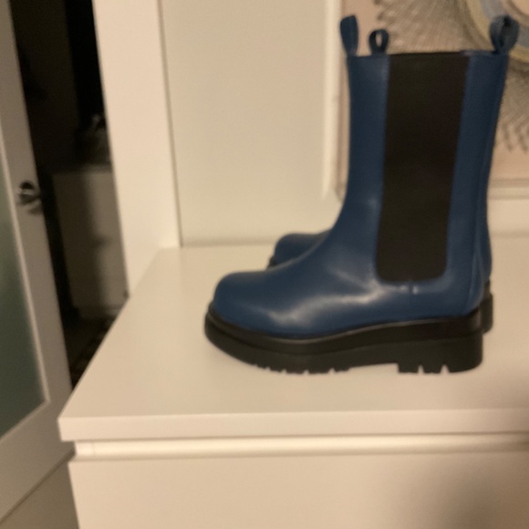 Raid. Fabulous faux leather blue Chelsea boots - Picture 5 of 9